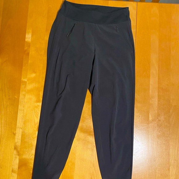 Athleta Pants - Athleta Salutation Joggers size 0